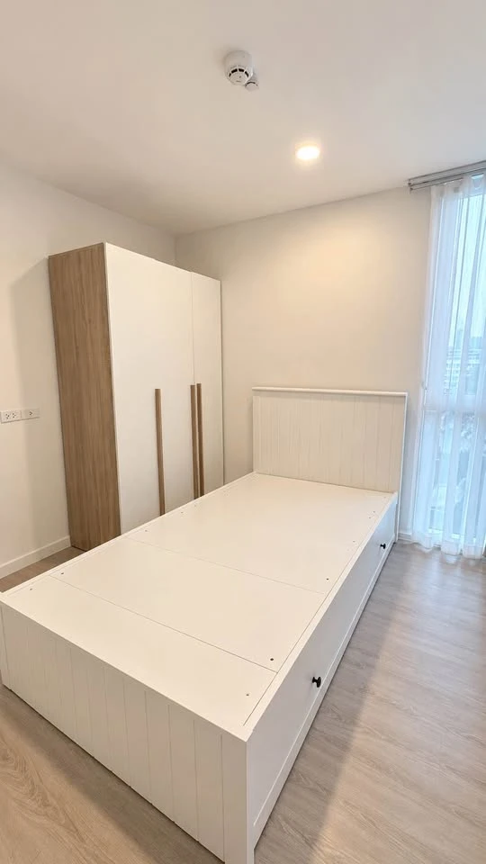 Selling Chateau In Town Ratchayothin, unfurnished unit with spacious living area and complete amenities. Don't miss out!