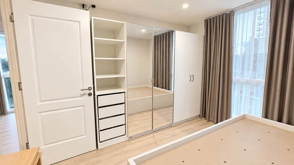 Selling Chateau In Town Ratchayothin, unfurnished unit with spacious living area and complete amenities. Don't miss out!