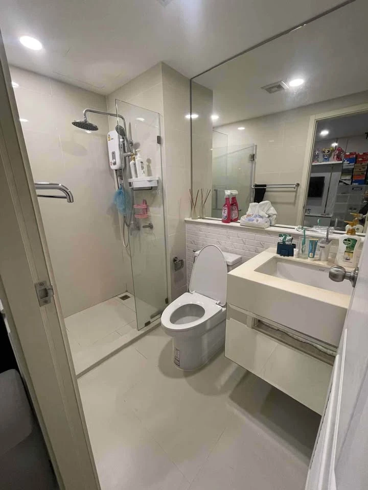 Chateau In Town Ratchayothin for sale, fully furnished with built-in furniture throughout the room, quiet atmosphere, just bring your belongings and m