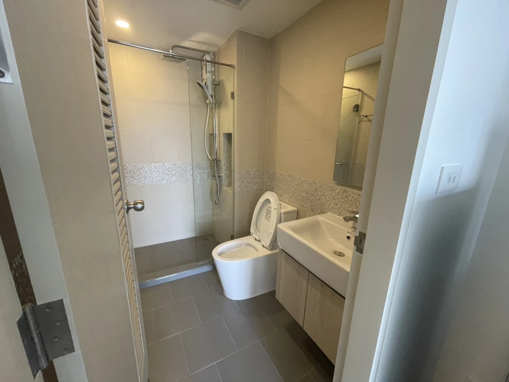 Selling a fully furnished, comfortable condo at Chewathai Hallmark Charan 13. Interested? Book now!