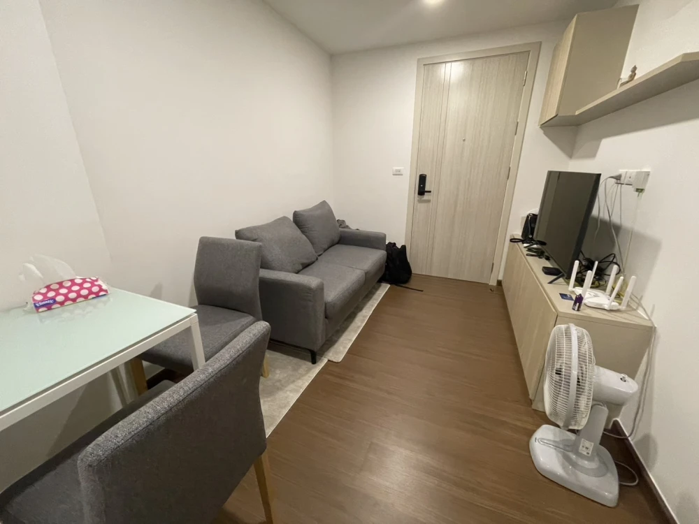 Selling a fully furnished, comfortable condo at Chewathai Hallmark Charan 13. Interested? Book now!