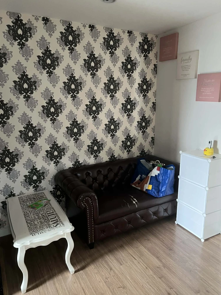Selling Chewathai Hallmark Ngamwongwan. Fully furnished with appliances. Just bring your personal belongings and move in!