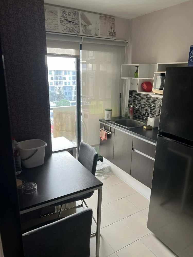Selling Chewathai Hallmark Ngamwongwan. Fully furnished with appliances. Just bring your personal belongings and move in!