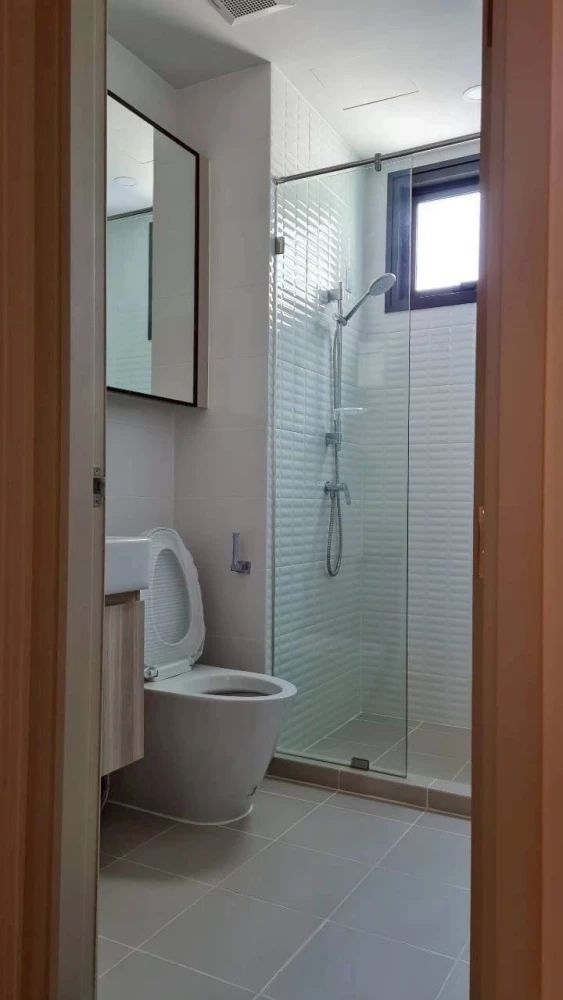 Selling a spacious, unfurnished condo at Chewathai Kaset Nawamin. Book now!