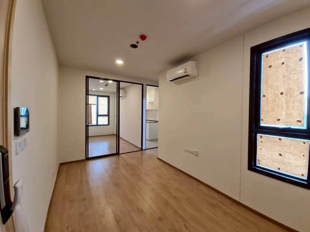 Selling a spacious, unfurnished condo at Chewathai Kaset Nawamin. Book now!