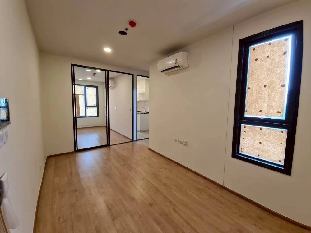 Selling a spacious, unfurnished condo at Chewathai Kaset Nawamin. Book now!