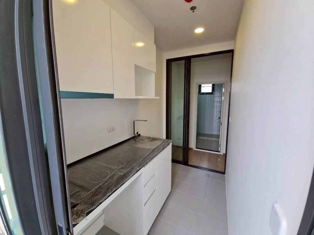 Selling a spacious, unfurnished condo at Chewathai Kaset Nawamin. Book now!