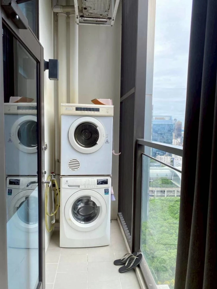 Selling Chewathai Residence Asoke, 25th floor, unobstructed view, fully furnished. Buy now, don't miss out!