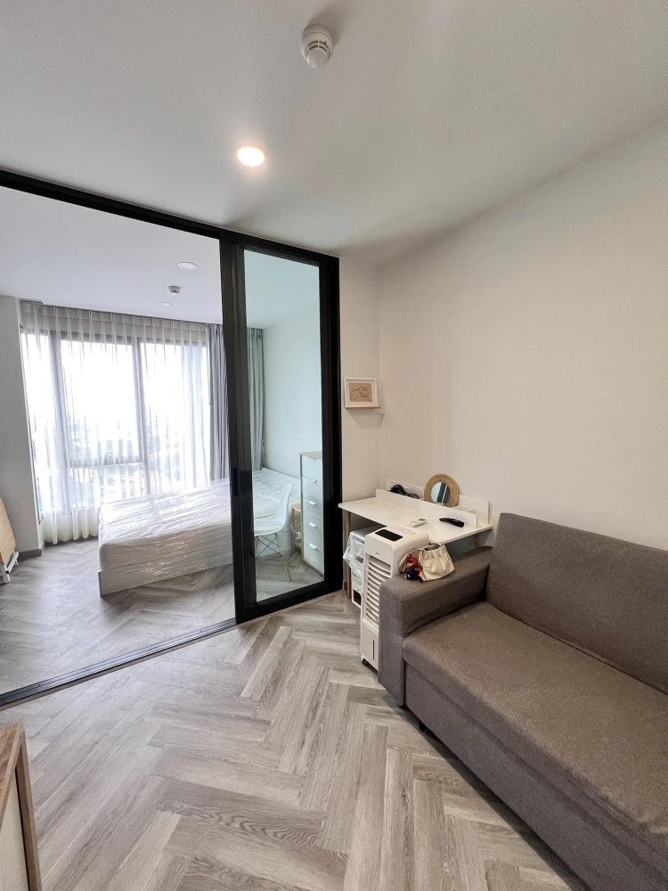 For sale/rent: Ciela Sripatum, a lovely room, good location, convenient transportation, comes with complete furniture. Don't miss out on this great de