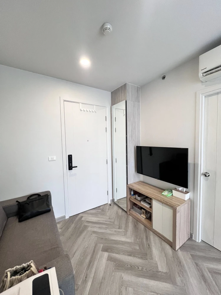 For sale/rent: Ciela Sripatum, a lovely room, good location, convenient transportation, comes with complete furniture. Don't miss out on this great de