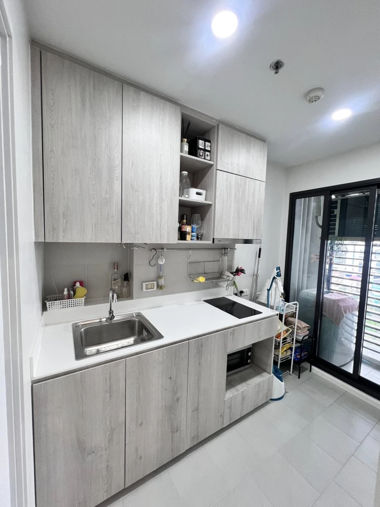For sale/rent: Ciela Sripatum, a lovely room, good location, convenient transportation, comes with complete furniture. Don't miss out on this great de