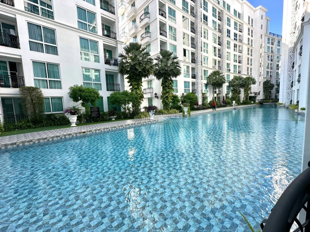 For sale: City Garden Olympus, 1st floor, next to the swimming pool, very chill atmosphere, like being in a resort. Hurry, it will be gone soon.