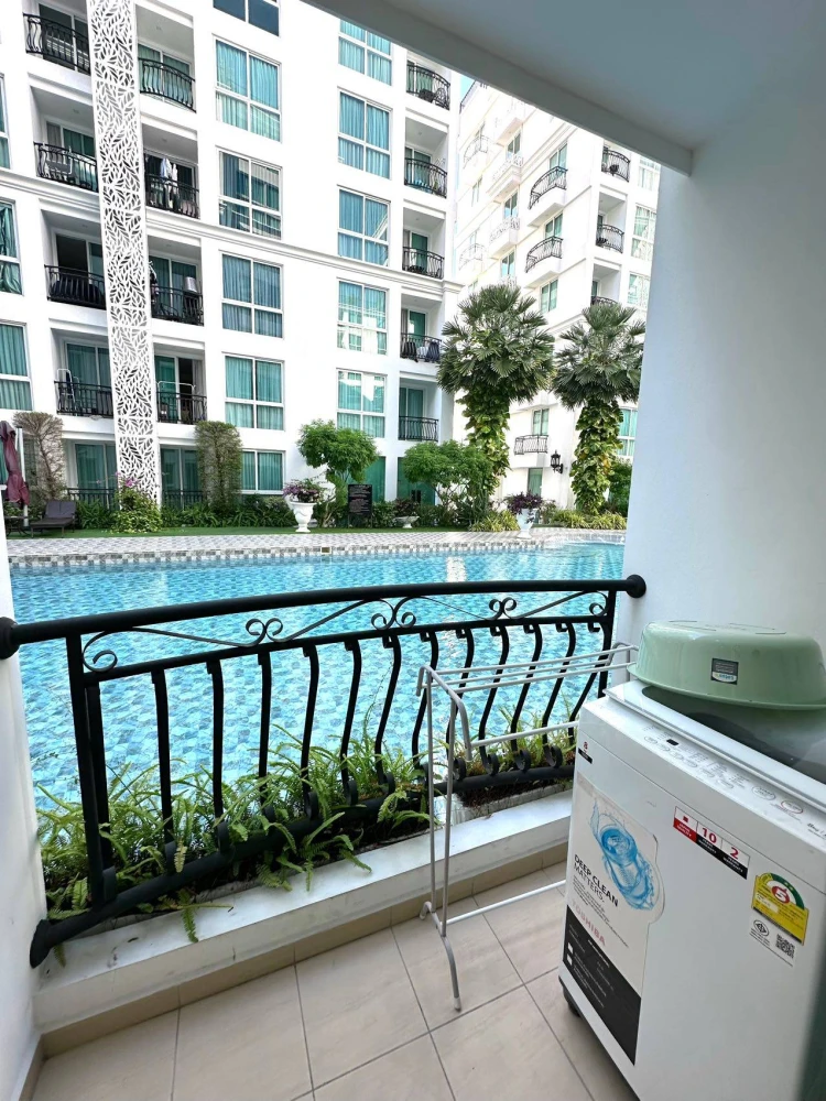 For sale: City Garden Olympus, 1st floor, next to the swimming pool, very chill atmosphere, like being in a resort. Hurry, it will be gone soon.