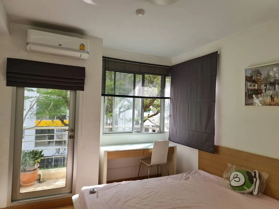 Selling City Home Ratchada-Pinklao, 1 bedroom unit with spacious living area and complete amenities. Don't miss out!