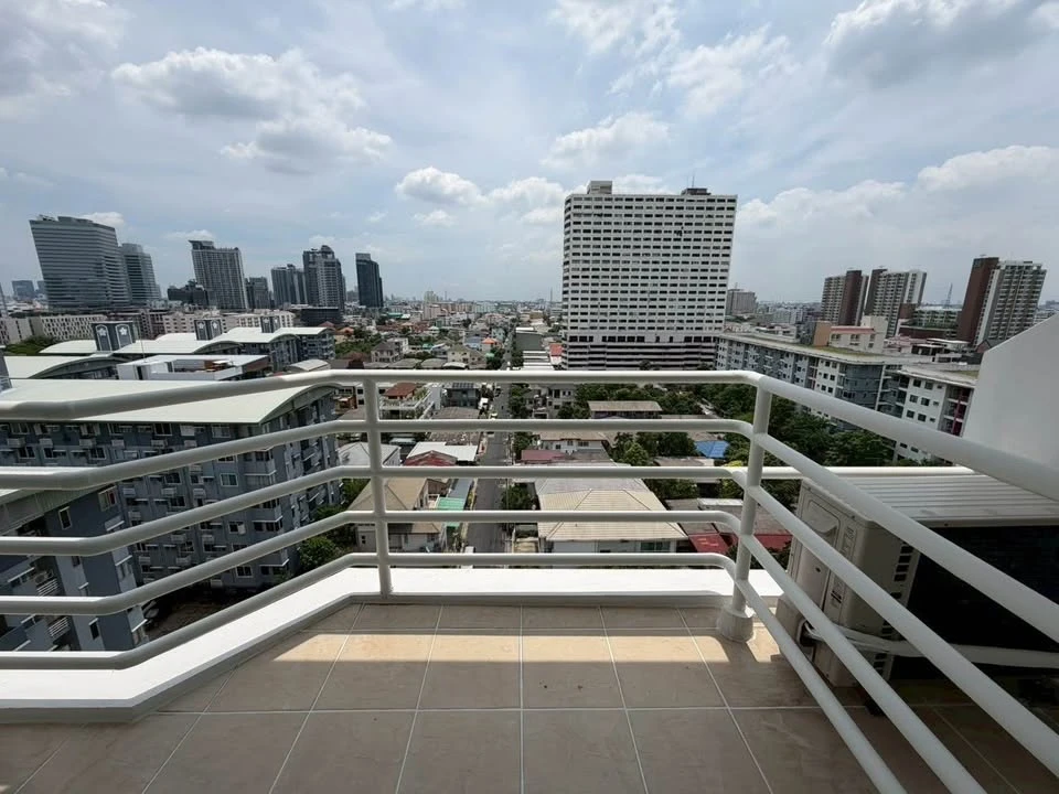 City Living Ratchada for sale, 11th floor, city view, fully furnished, ready to move in. Book now!