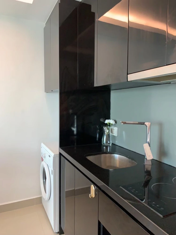 Club Royal Wongamat for sale, 1 bedroom, 1 bathroom, good location, convenient transportation, beautiful view, reserve now.
