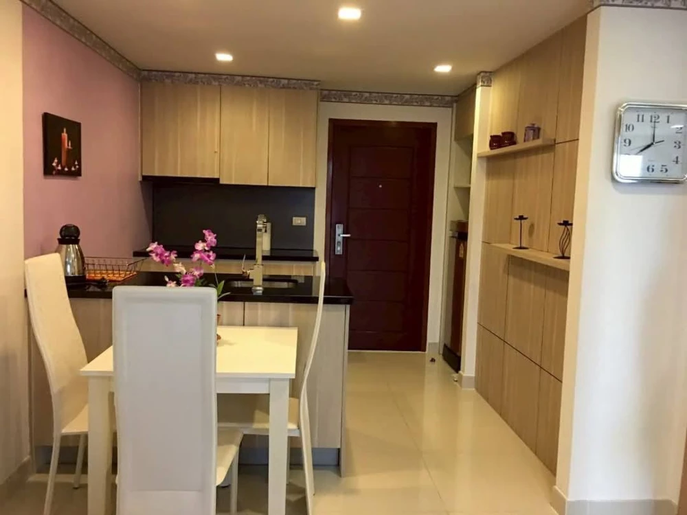 Club Royal Wongamat for sale, 1 bedroom, 1 bathroom, comes with full facilities. Good like this, hurry and reserve now.