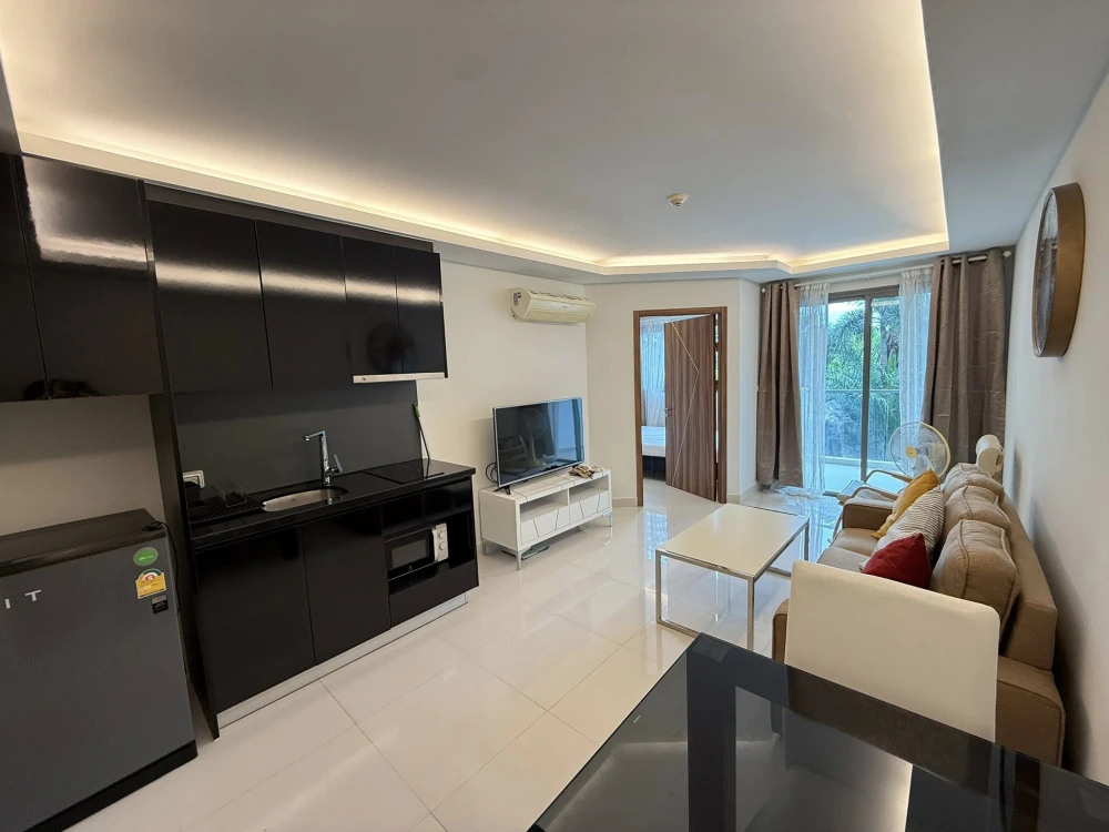 Club Royal Wongamat for sale, 1 bedroom, 1 bathroom, fully furnished, beautiful swimming pool view, reserve now!