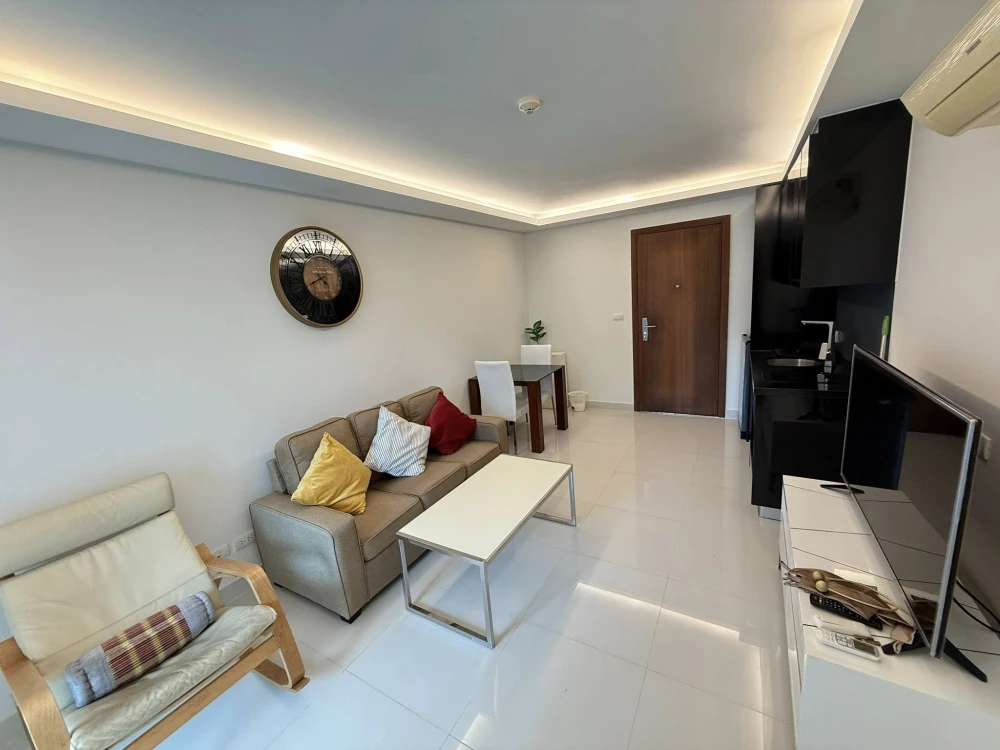 Club Royal Wongamat for sale, 1 bedroom, 1 bathroom, fully furnished, beautiful swimming pool view, reserve now!