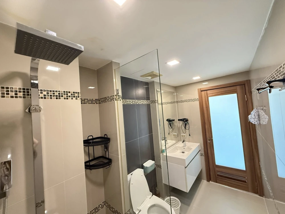 Club Royal Wongamat for sale, 1 bedroom, 1 bathroom, fully furnished, beautiful swimming pool view, reserve now!