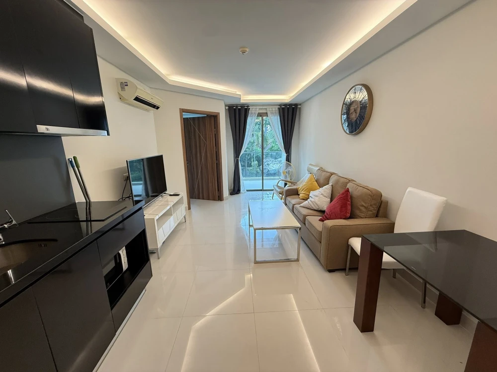 Club Royal Wongamat for sale, 1 bedroom, 1 bathroom, fully furnished, beautiful swimming pool view, reserve now!