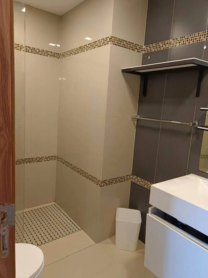 For sale: Club Royal Wongamat (North Pattaya), 6th floor, swimming pool view, 3 bedrooms, 2 bathrooms, very large room, reserve now.