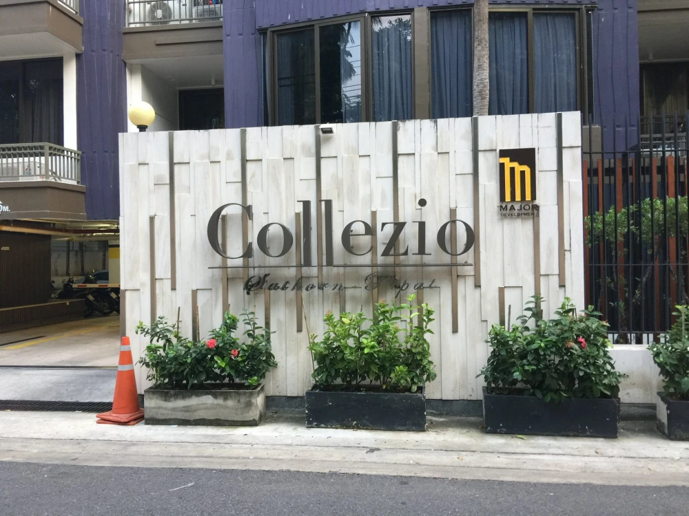 For sale: COLLEZIO Sathorn-Phiphat, 8th floor, comfortable room, not cramped, view of Sathorn Road, all furniture included, reserve now.