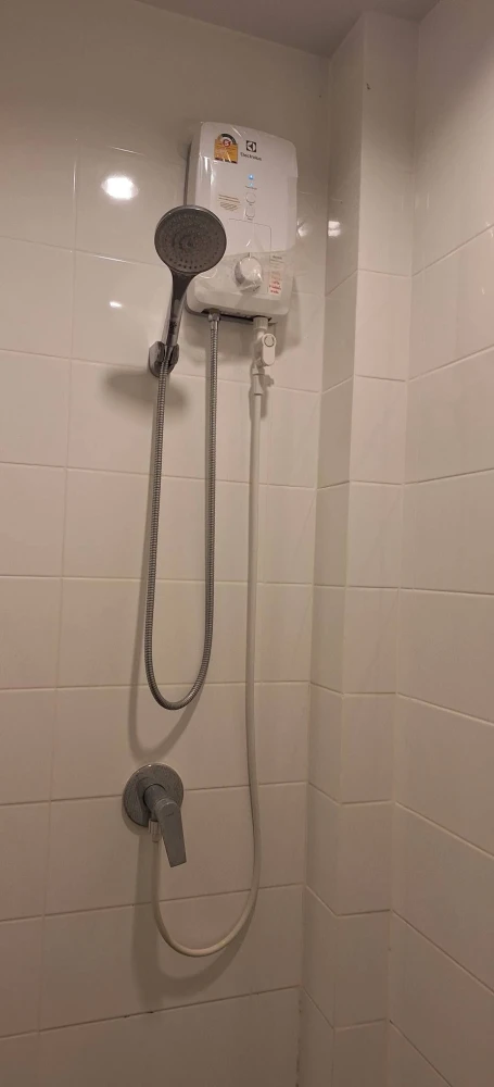Selling a fully furnished Common TU unit on the 29th floor. Book now! Limited availability.