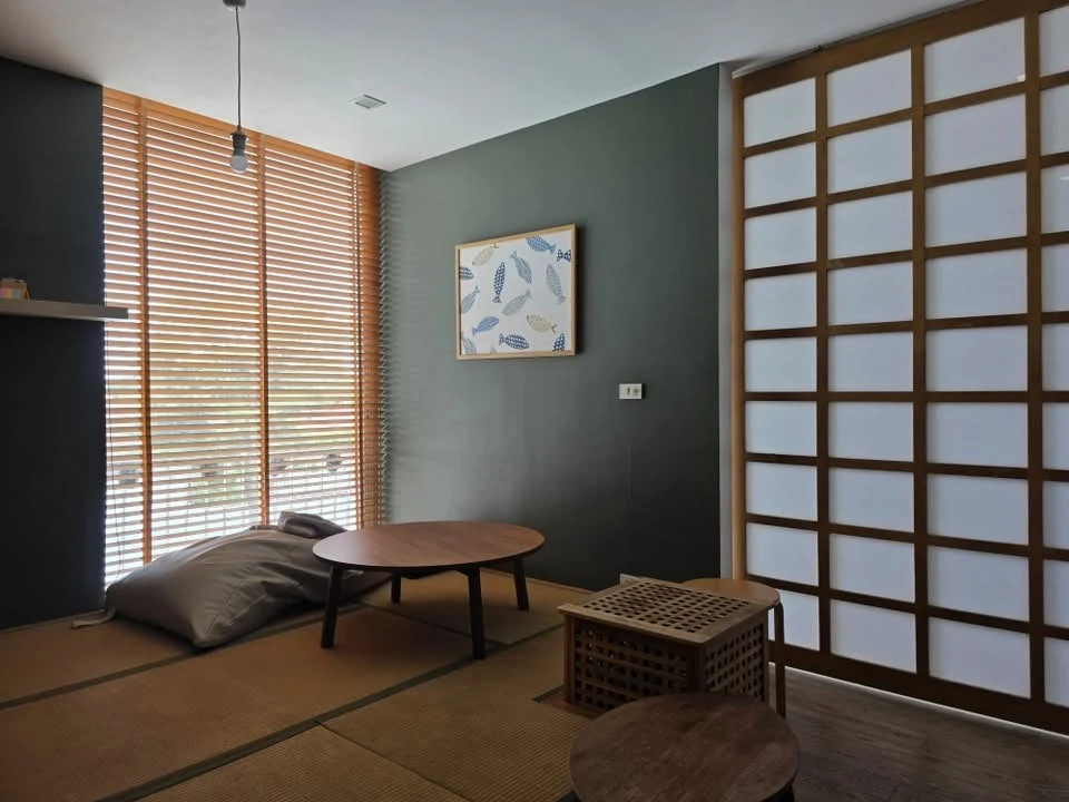 Selling Commune 80 corner units offering privacy, beautifully decorated in Muji style, fully furnished. Don't miss out!