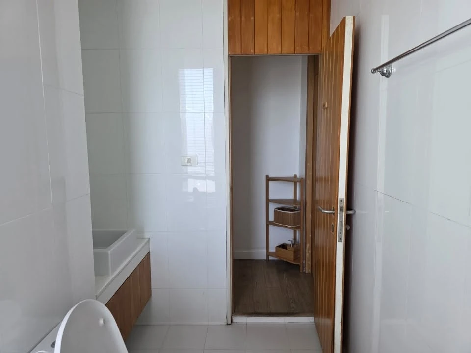 Selling Commune 80 corner units offering privacy, beautifully decorated in Muji style, fully furnished. Don't miss out!