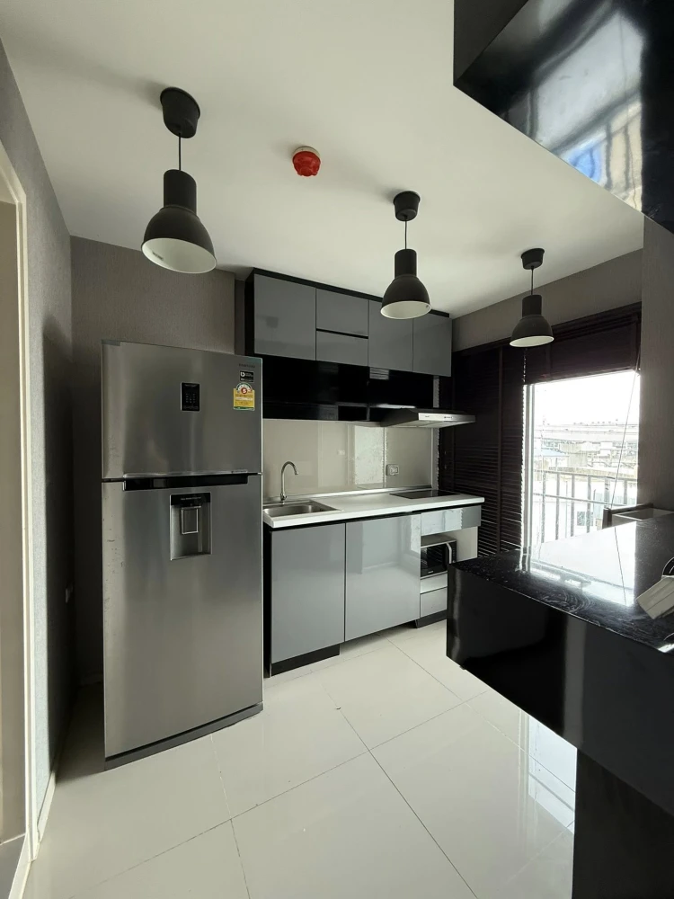Selling a beautifully decorated condo at Aspire Ladprao 113. High-quality built-in furniture. Amazing price! Own it today! Don't wait!