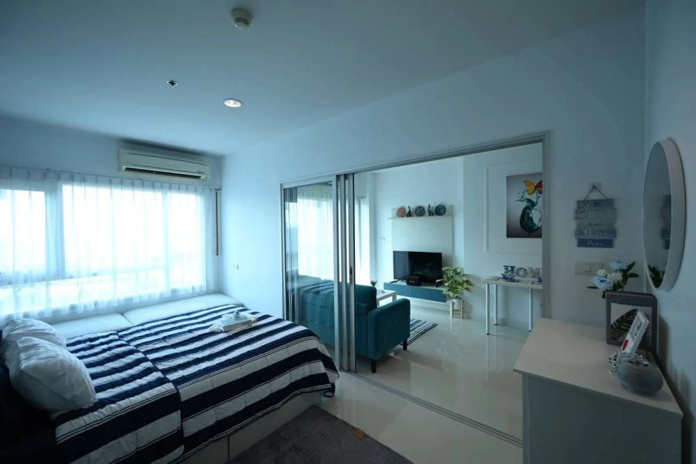 Condo Centric Sea for sale, spacious room with plenty of usable space, decorated in a controlled tone, comes with complete amenities, don't miss it.