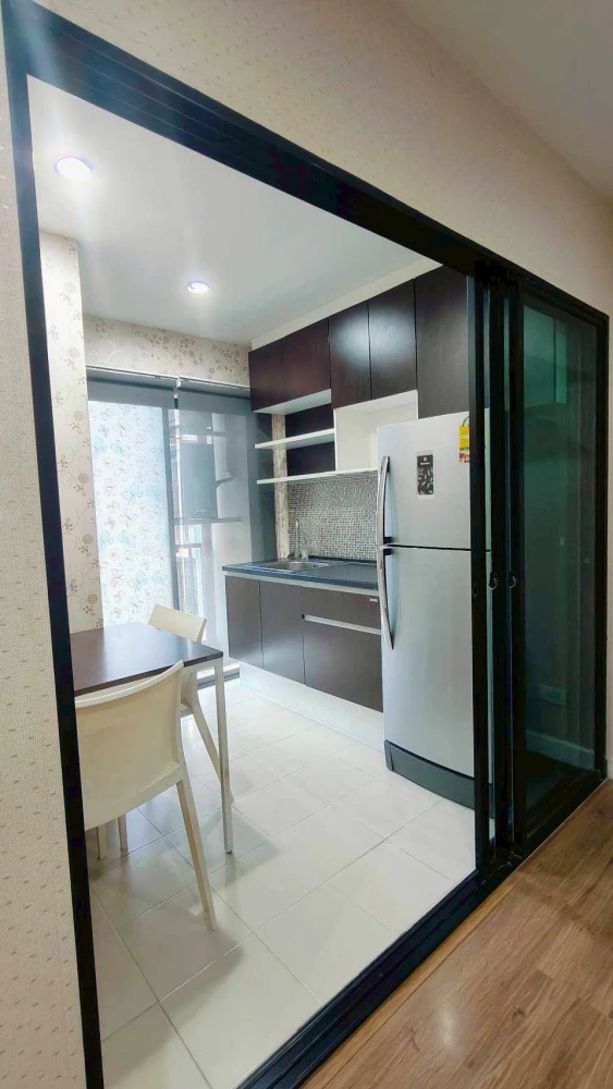 Selling a condo at Hallmark Ngamwongwan. The unit is in excellent condition with high-quality wallpaper. The price is amazing! Come and reserve yours