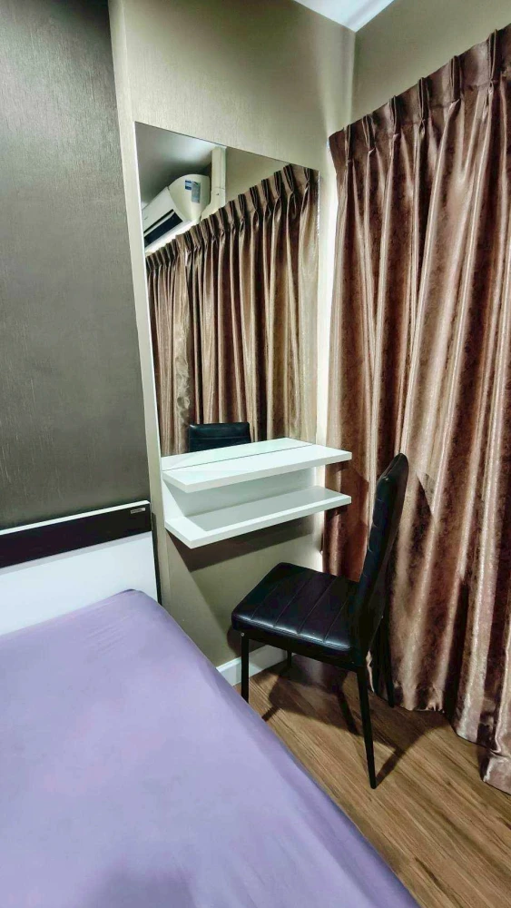 Selling a condo at Hallmark Ngamwongwan. The unit is in excellent condition with high-quality wallpaper. The price is amazing! Come and reserve yours