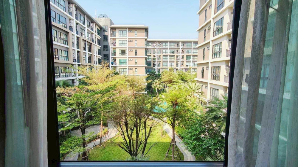 Selling a condo at Hallmark Ngamwongwan. The unit is in excellent condition with high-quality wallpaper. The price is amazing! Come and reserve yours
