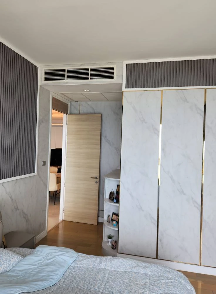 For sale Condo Reflection Jomtien Beach Pattaya, beautifully decorated room, amazing built-in, lots of usable space, sea view, don't miss it.