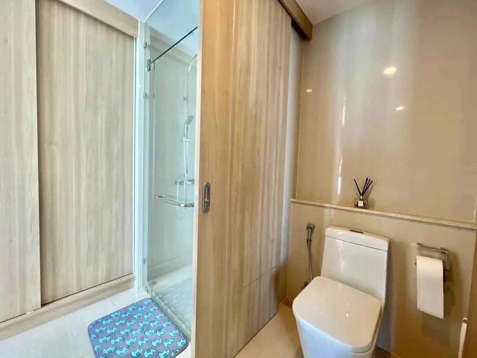 Condo for sale: The Riviera Wong Amat Beach, a nice room, high floor, sea view. Don't miss out on this great deal!!!