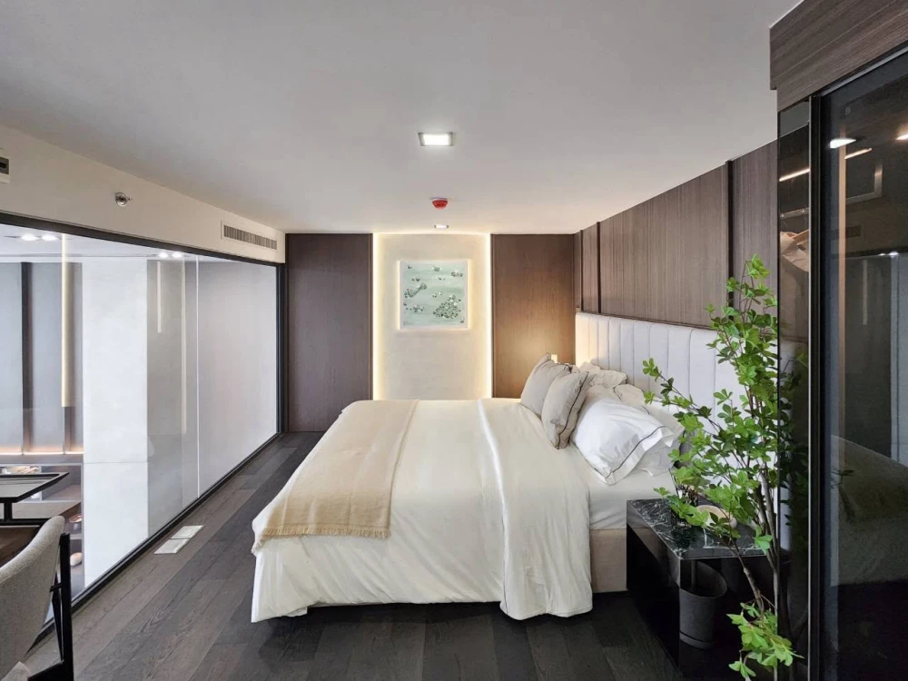 For sale: Conner Ratchathewi – a luxury high-ceiling condo. This loft-style unit offers an airy, open feel, providing the comfort of a private home. S