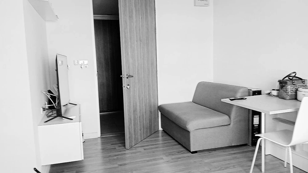 Cool Rama 7 condo for sale. Spacious and comfortable, fully furnished, low floor. Book now!