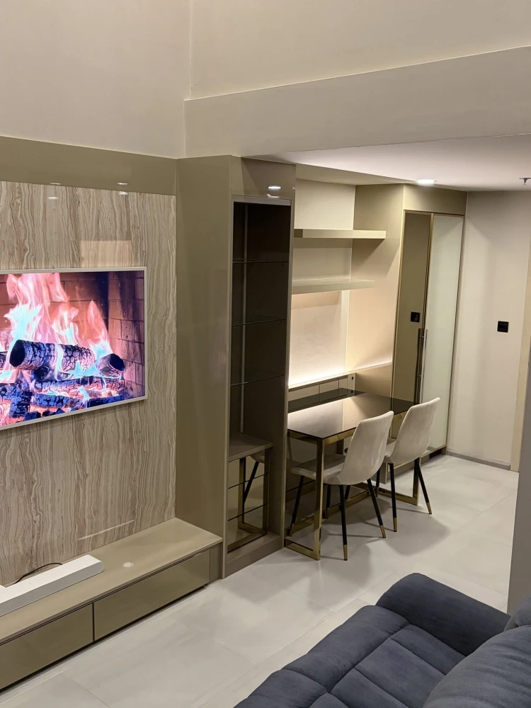 Selling a beautifully decorated Cooper Siam unit with high-quality built-in furniture. Convenient location. Don't miss out!