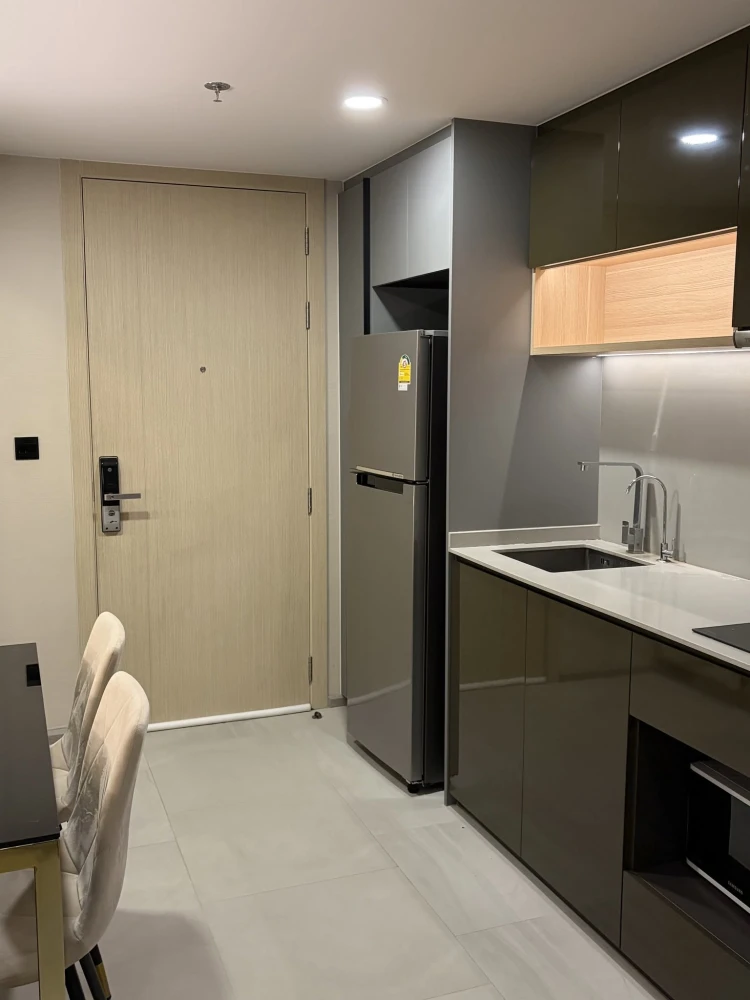 Selling a beautifully decorated Cooper Siam unit with high-quality built-in furniture. Convenient location. Don't miss out!