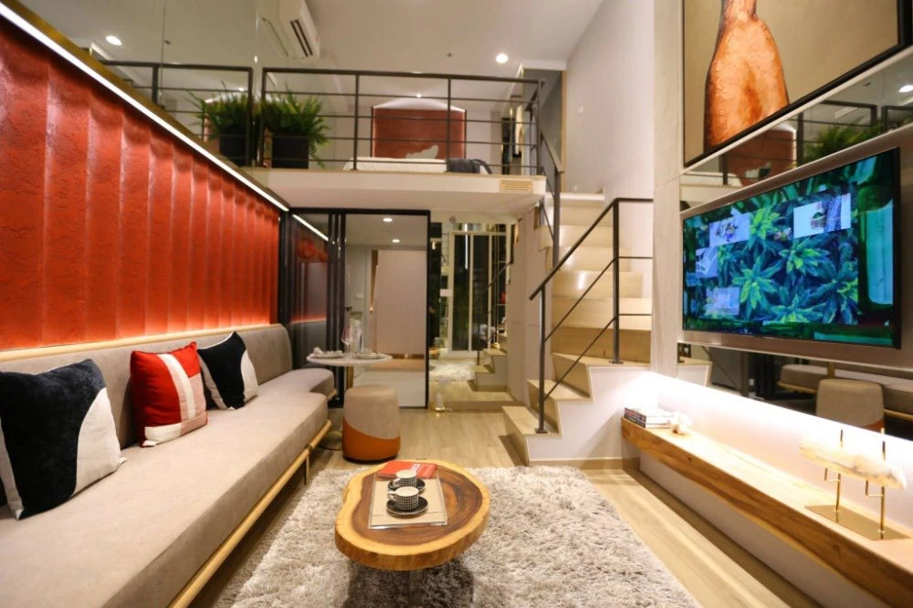 Selling Culture Thonglor 1-bedroom studio hybrid unit. Very high floor, unobstructed view, absolutely stunning! Book now!