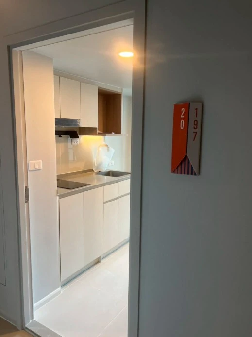 Selling Culture Thonglor 1-bedroom studio hybrid unit. Very high floor, unobstructed view, absolutely stunning! Book now!