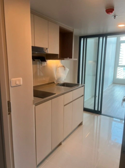 Selling Culture Thonglor 1-bedroom studio hybrid unit. Very high floor, unobstructed view, absolutely stunning! Book now!