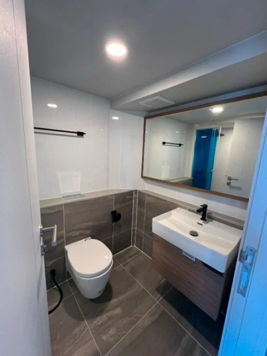 Selling Culture Thonglor 1-bedroom studio hybrid unit. Very high floor, unobstructed view, absolutely stunning! Book now!