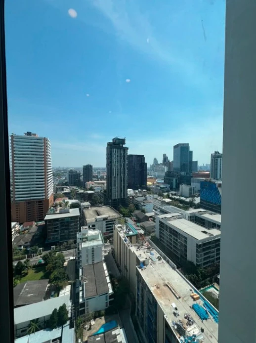 Selling Culture Thonglor 1-bedroom studio hybrid unit. Very high floor, unobstructed view, absolutely stunning! Book now!