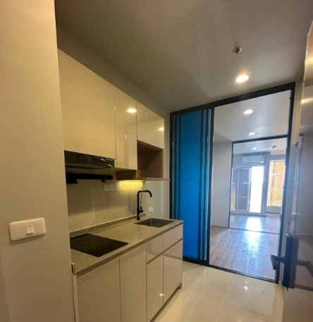 Selling an unfurnished unit at Culture Thonglor. Decorate to your liking. Great price, book now!