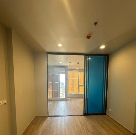 Selling an unfurnished unit at Culture Thonglor. Decorate to your liking. Great price, book now!
