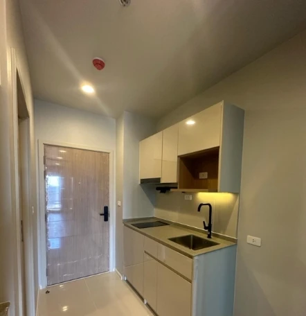 Selling an unfurnished unit at Culture Thonglor. Decorate to your liking. Great price, book now!