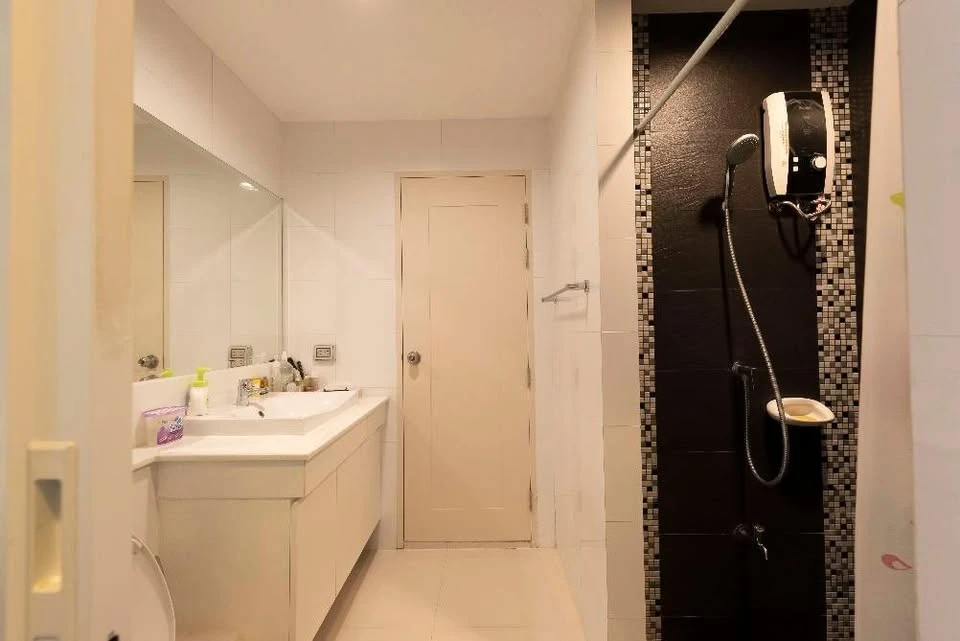 For sale: D 65 Condominium, 1 bedroom, 1 bathroom, lots of usable space, has a walk-in closet. If it's this good, hurry and reserve it now!